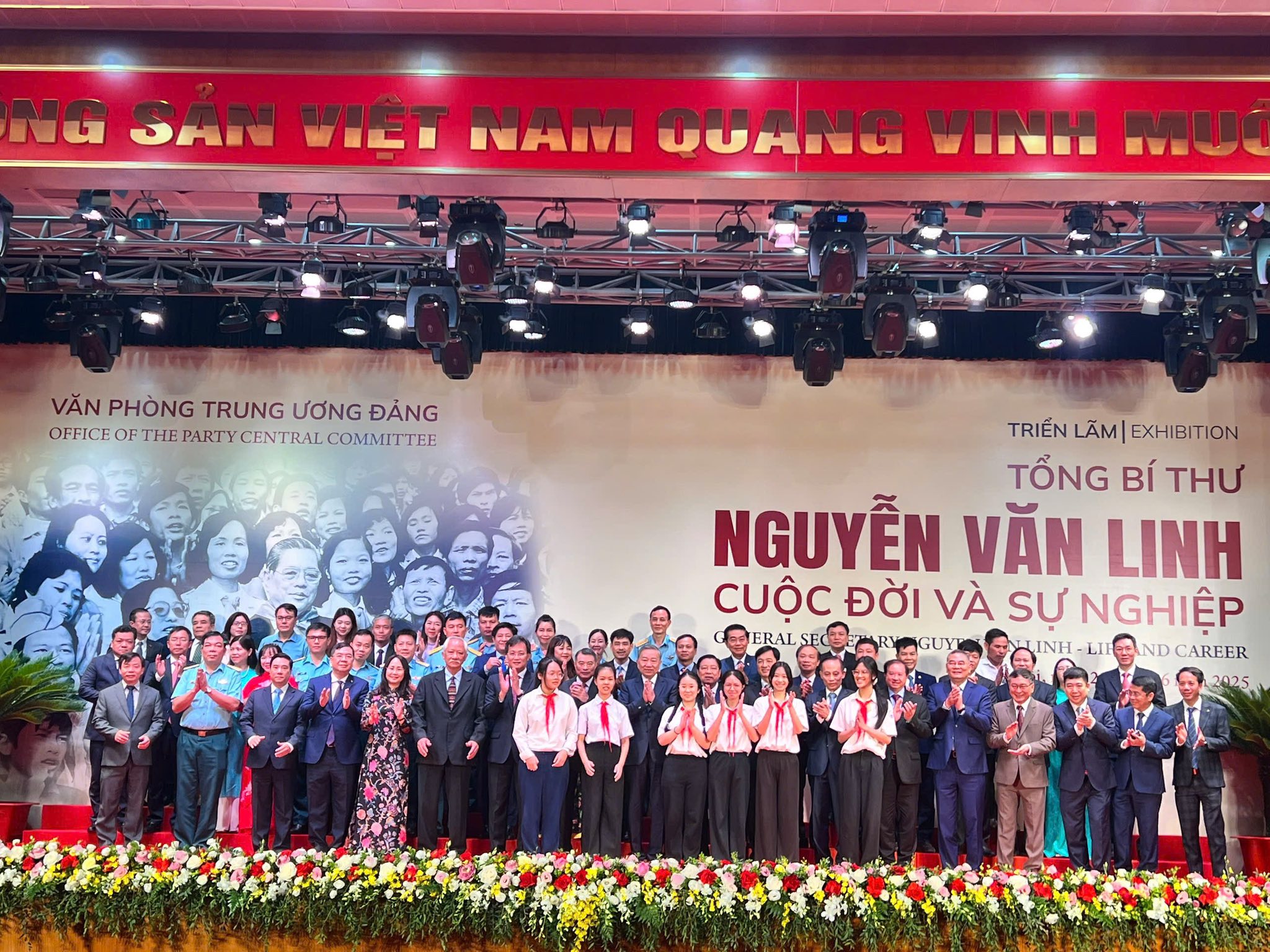 D:\Ảnh\2025-2026\Khai mạc triển lãm TBT Nguyễn Văn Linh\b169ba7f-e18b-45fc-82e0-0852ecbe628f.jfif