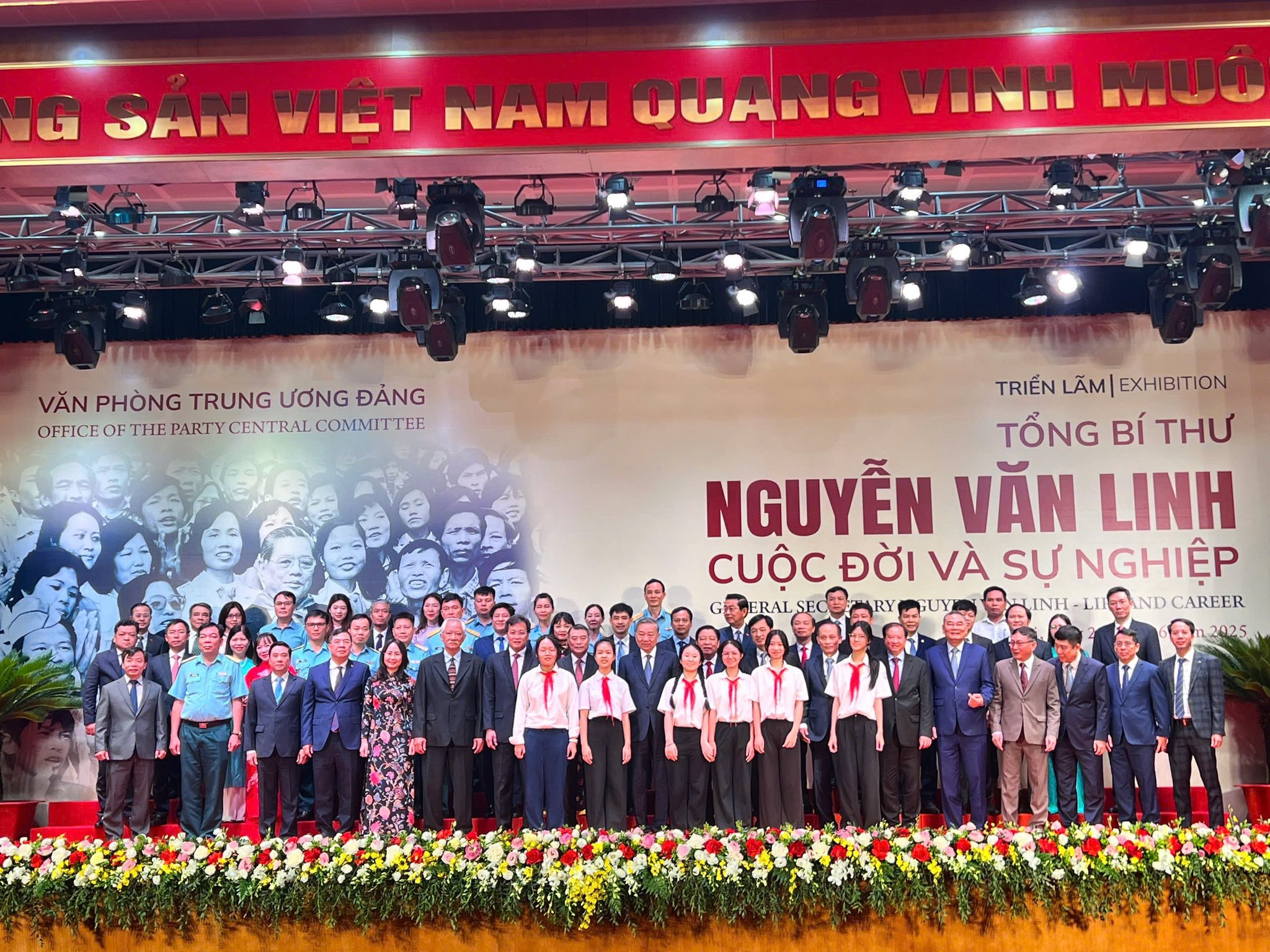 D:\Ảnh\2025-2026\Khai mạc triển lãm TBT Nguyễn Văn Linh\96ef6ab1-46e4-4d0e-a505-92b1bee1309c.jfif