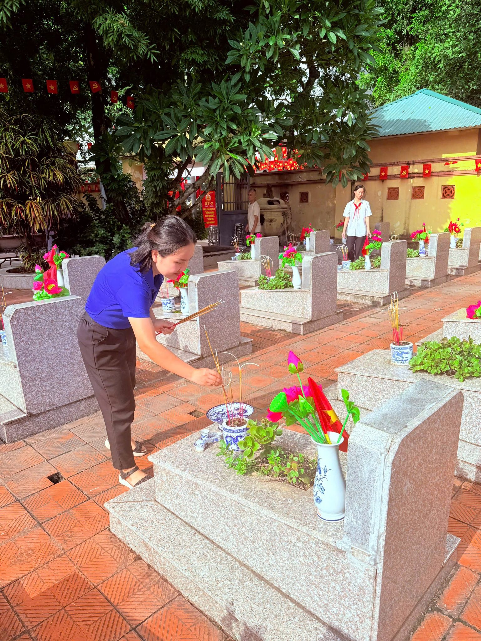 D:\Ảnh\2025-2026\27-7\df457b82-237e-4590-8de7-79e3797bfd32.jfif