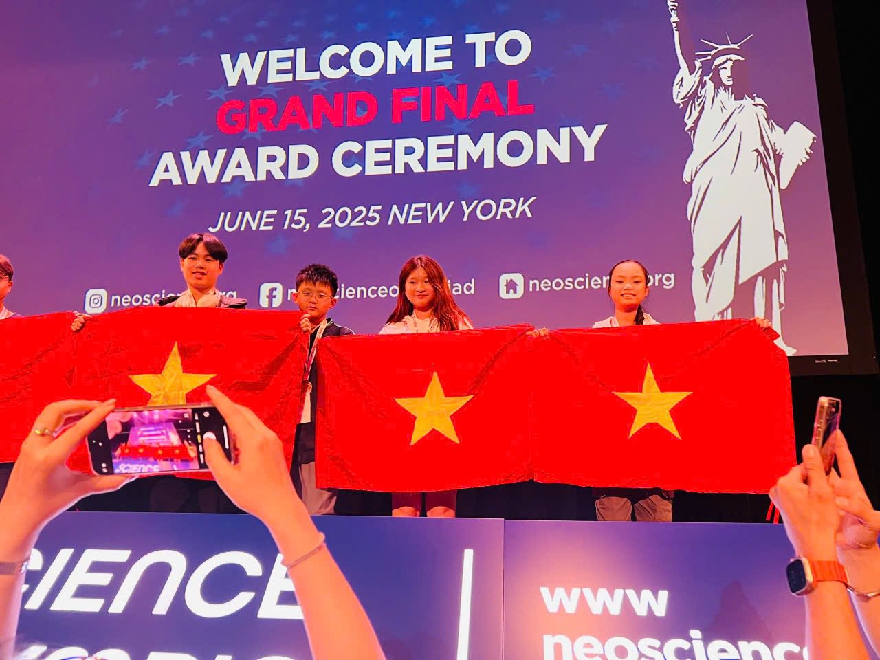 D:\Ảnh\2025-2026\HS đạt giải quốc tế\524346273_1430266881395375_7566874826069738032_n.jpg