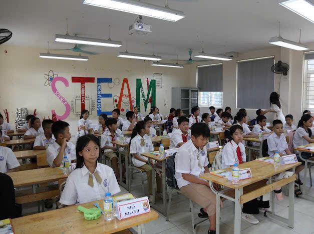 D:\Ảnh\2025-2026\Đón HS K6\532226100_1442830526805677_3102453473658432001_n.jpg