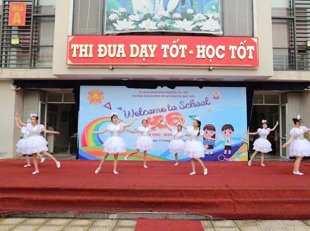 D:\Ảnh\2025-2026\Đón HS K6\531242816_1442830476805682_2404963157612762200_n.jpg