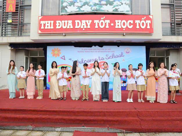 D:\Ảnh\2025-2026\Đón HS K6\530439851_1442830373472359_7628612115278503387_n.jpg