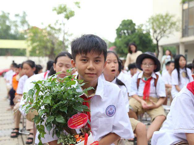 D:\Ảnh\2025-2026\Đón HS K6\530236608_1442830740138989_2904758509824943643_n.jpg