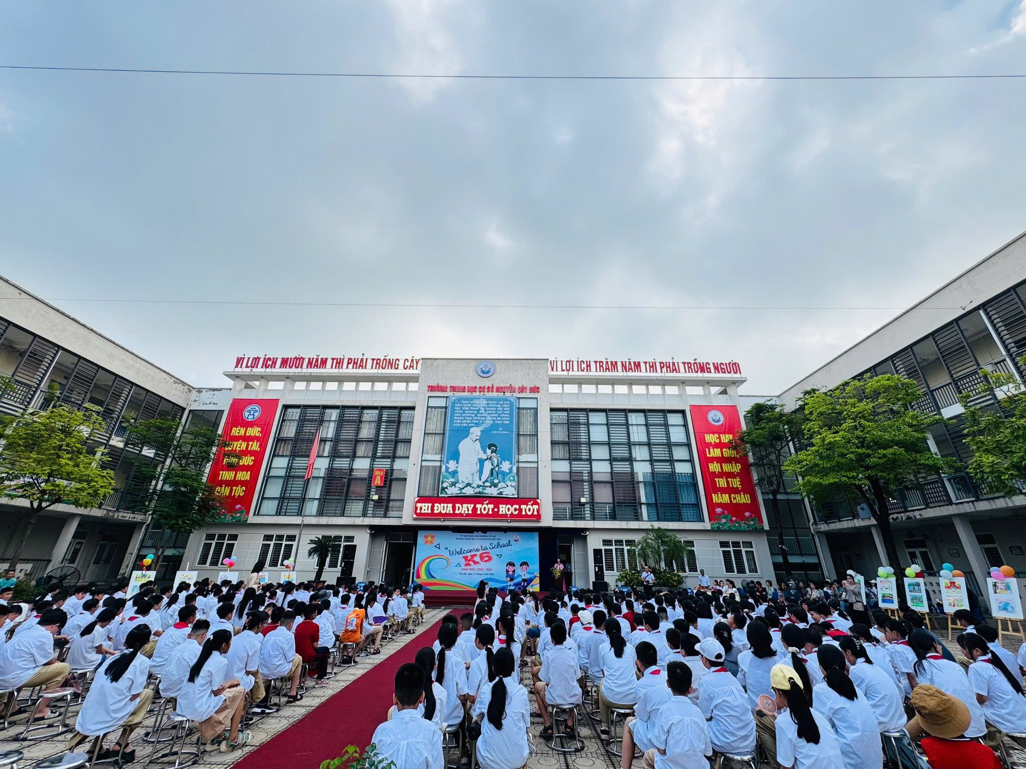 D:\Ảnh\2025-2026\Đón HS K6\530210453_1442759883479408_4408524483750767726_n.jpg