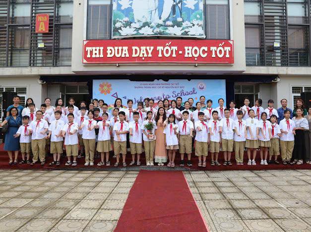 D:\Ảnh\2025-2026\Đón HS K6\530200172_1442830503472346_1642227405457799779_n.jpg