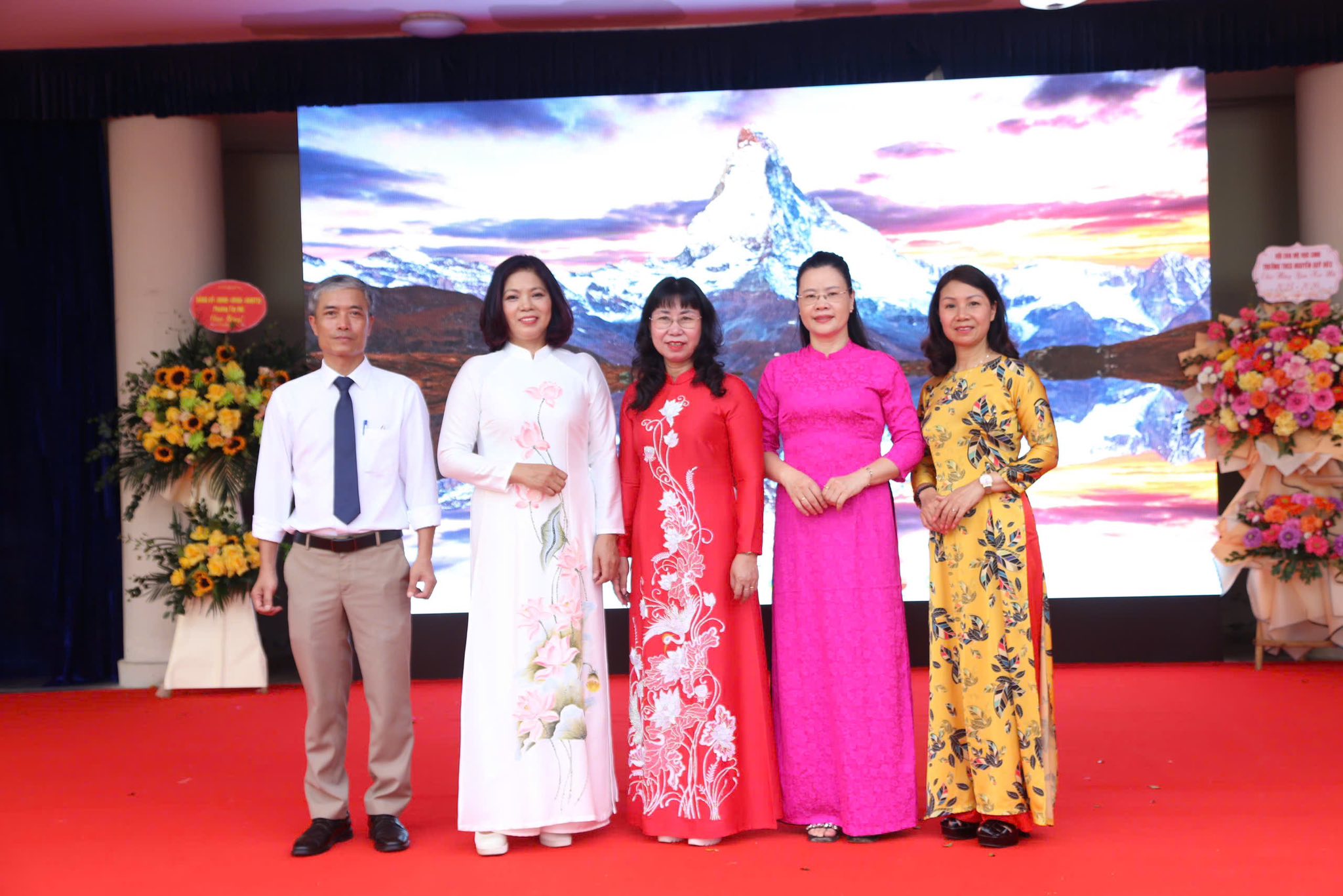 D:\Ảnh\2025-2026\Khai giảng\796b666d-6b64-48c3-bd1b-7340e31e2c00.jfif