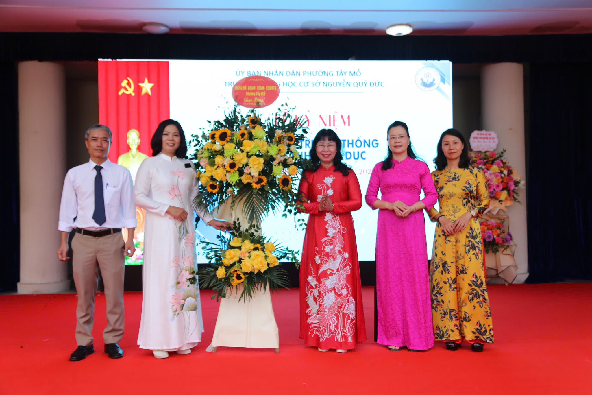 D:\Ảnh\2025-2026\Khai giảng\53f342f4-5b84-4e31-a270-f94c219bc0bb.jfif