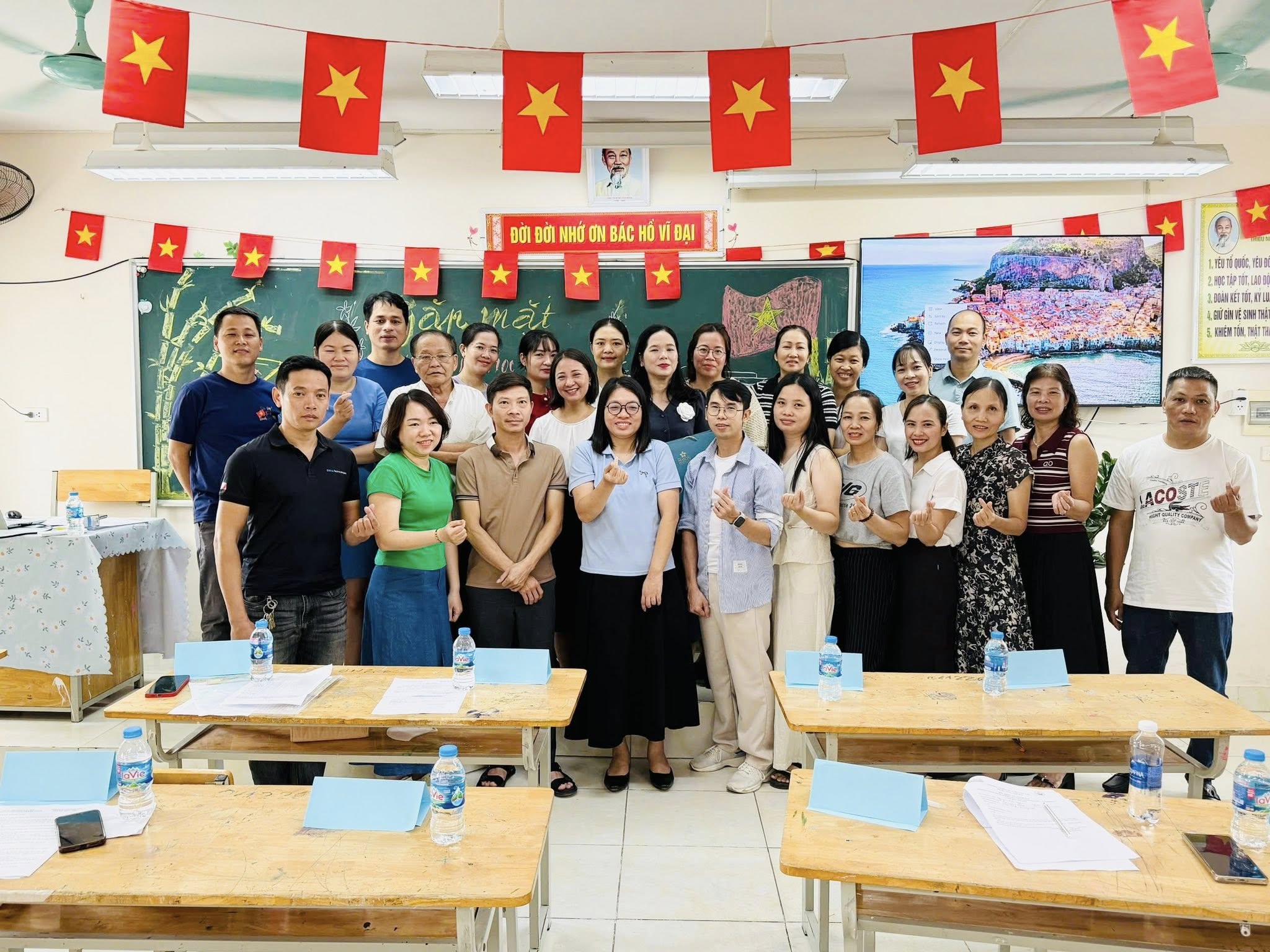 D:\Ảnh\2025-2026\Họp CMHS\f0e38fc5-9f9b-400a-bed7-280d718bbc14.jfif