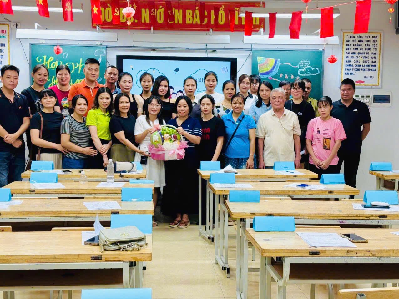 D:\Ảnh\2025-2026\Họp CMHS\547408295_1470285220726874_6604839096703058018_n.jpg