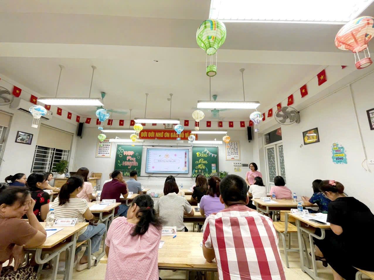 D:\Ảnh\2025-2026\Họp CMHS\547202717_1470285130726883_1809627421276317924_n.jpg