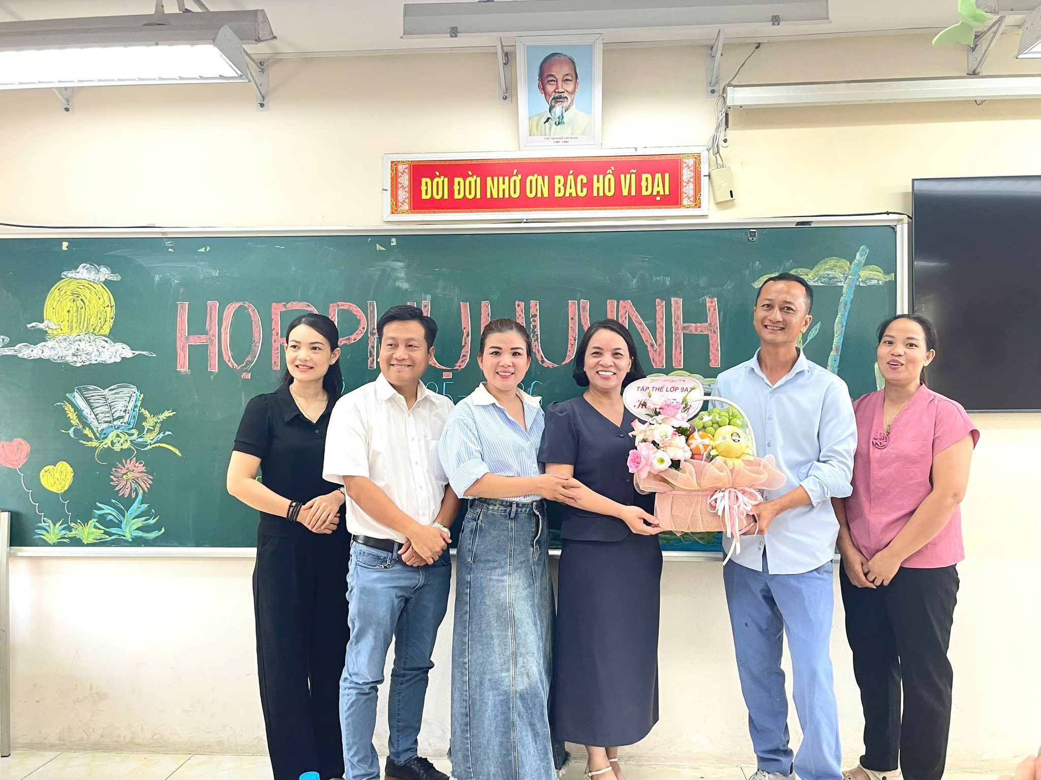 D:\Ảnh\2025-2026\Họp CMHS\70fc9e8f-092a-4110-8ecd-1d8510f6df3e.jfif