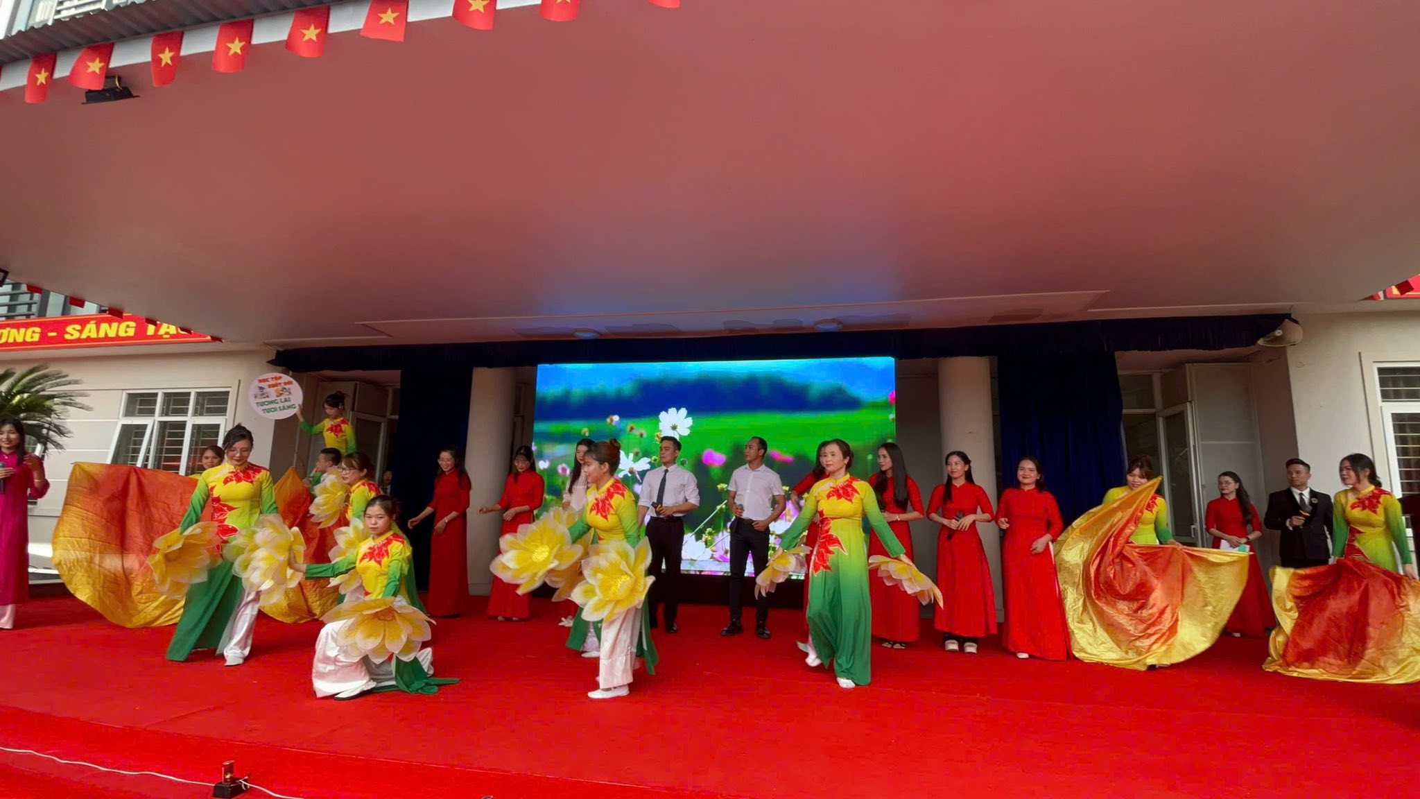 D:\Ảnh\2025-2026\Tuần lễ học tập suốt đời\557624824_1487379922350737_1736593633630384680_n.jpg