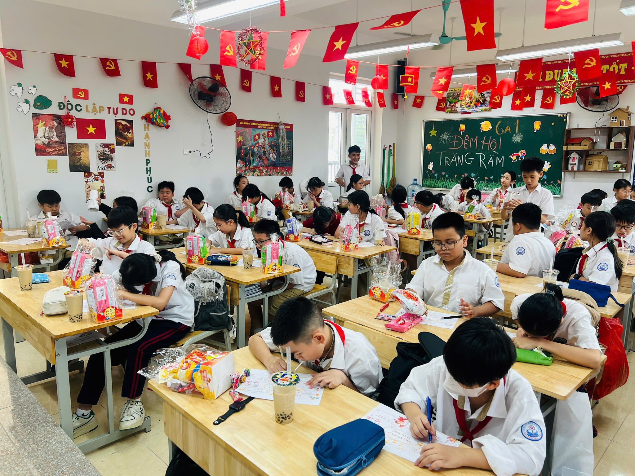 D:\Ảnh\2025-2026\SẮC MÀU TRUNG THU\d4f88db9-8887-45de-bb83-6e7981b0fc17.jfif