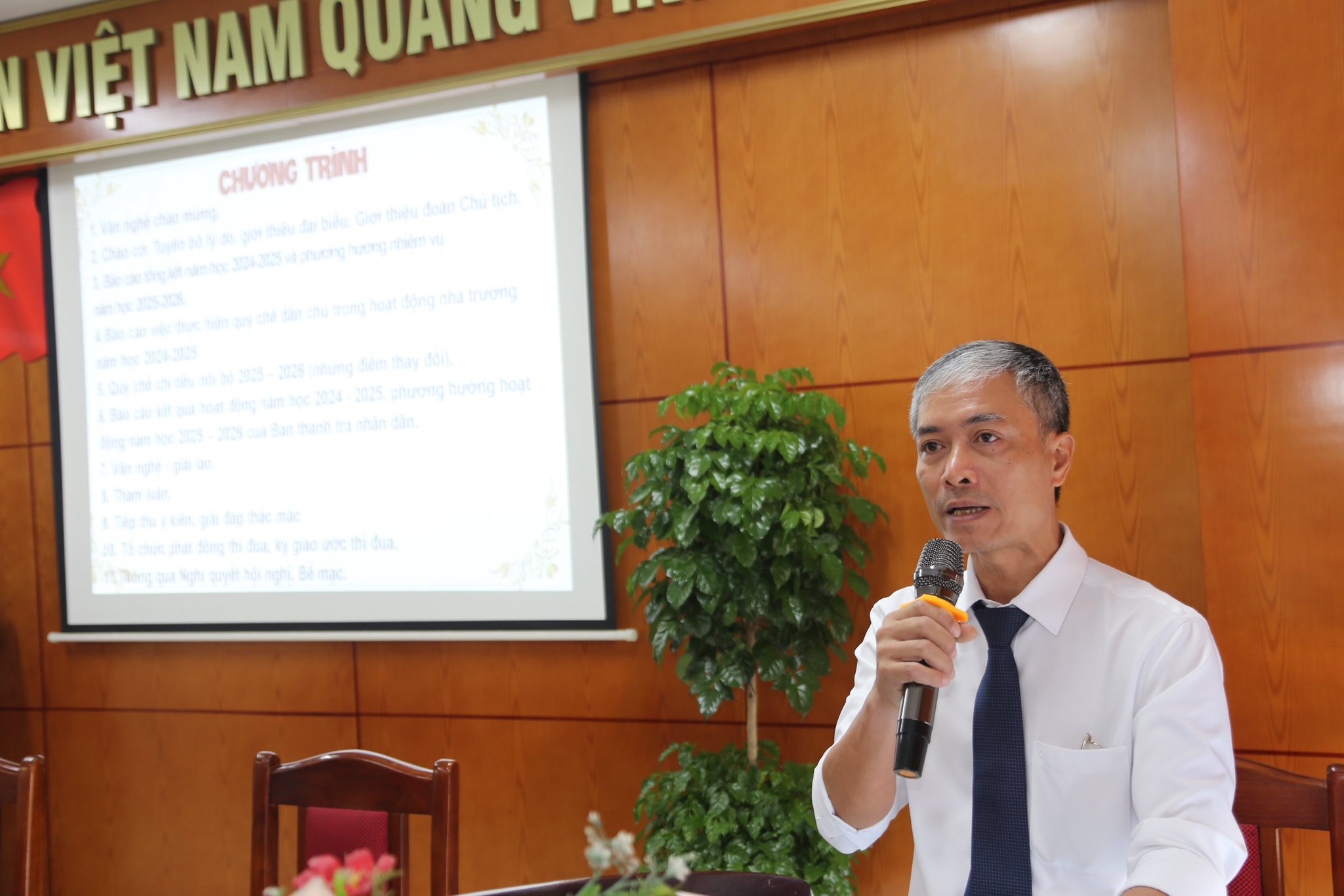 D:\Ảnh\2025-2026\HN CC VC NLĐ\cee46f7a-8187-4d3c-834a-5f683126b245.jfif