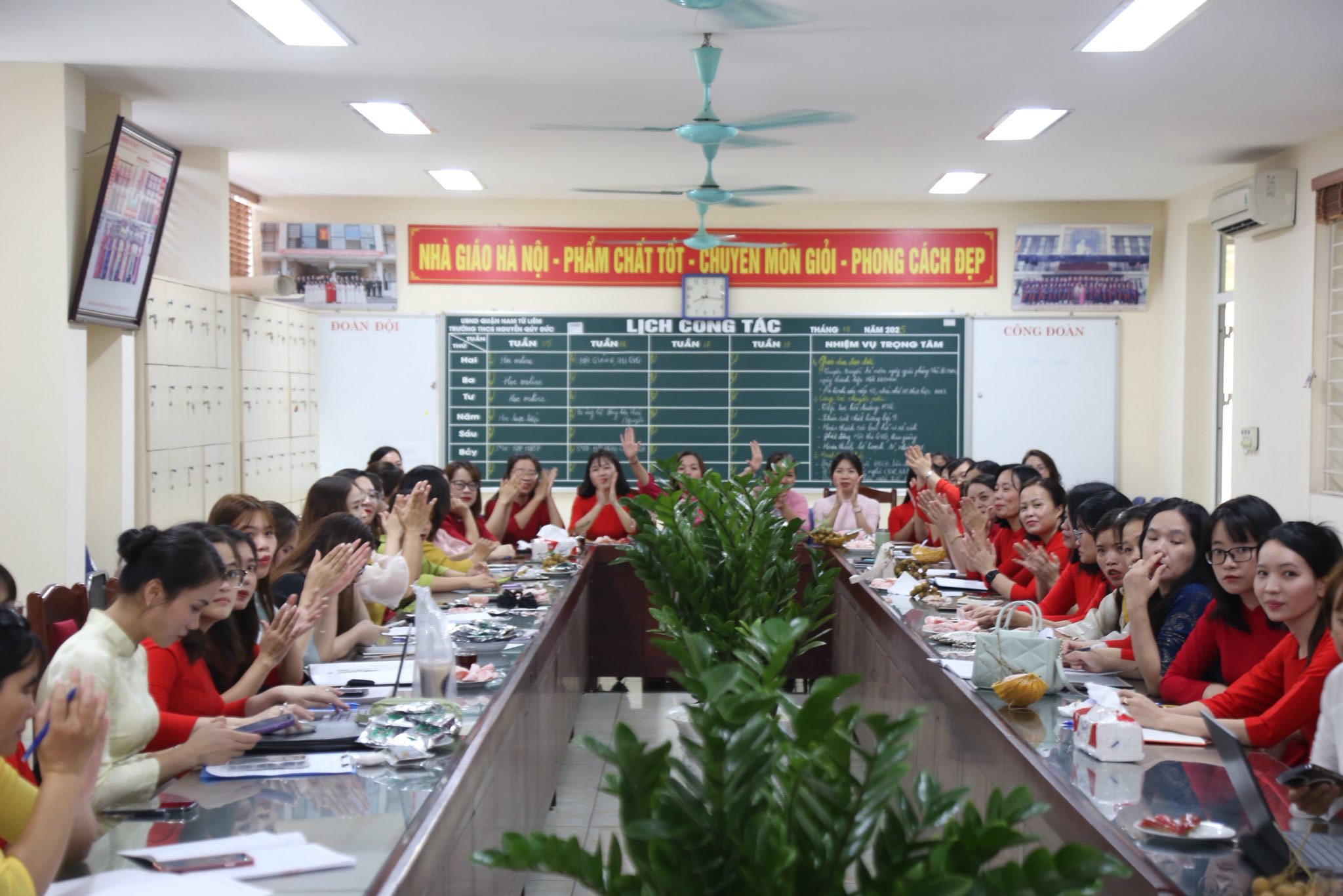 D:\Ảnh\2025-2026\HN CC VC NLĐ\567672722_1501377950950934_6937378349391500682_n.jpg