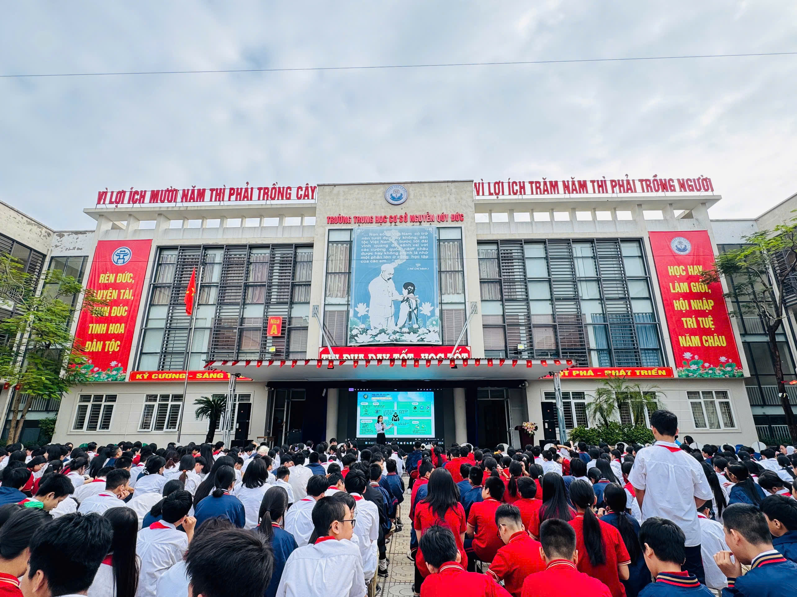 D:\Ảnh\2025-2026\Tuyên truyền pháp luật\gen-h-z7160363286498_e551ce4f38a63f90ec1e2ce0535e0b33.jpg