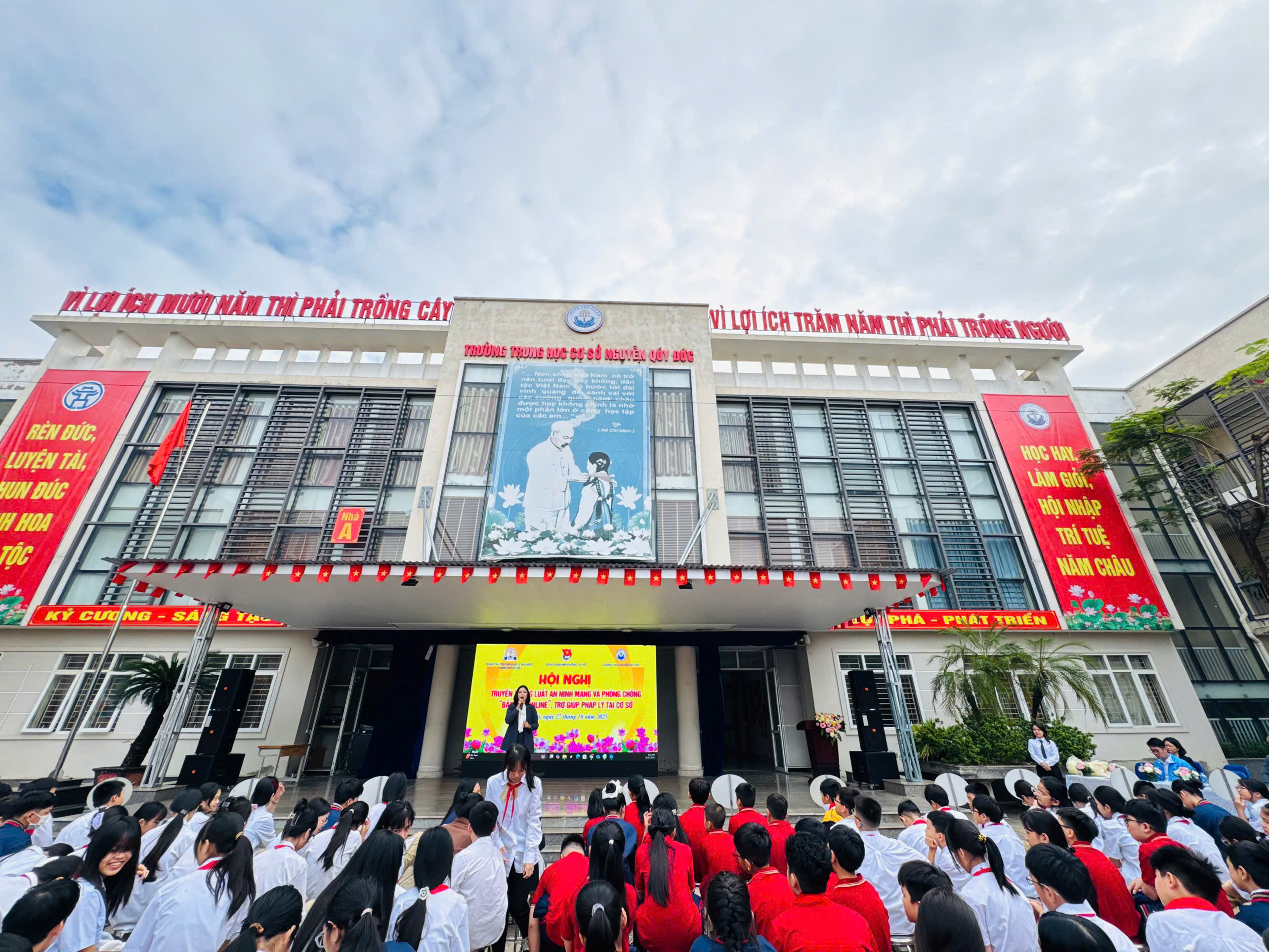 D:\Ảnh\2025-2026\Tuyên truyền pháp luật\gen-h-z7160363380779_552b0727dcd3013d8eb7150ae46f7e09.jpg