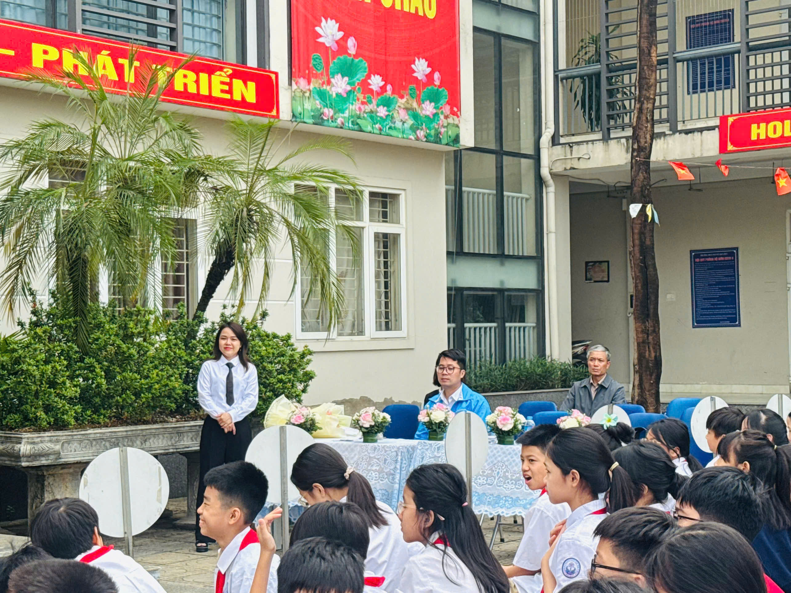 D:\Ảnh\2025-2026\Tuyên truyền pháp luật\gen-h-z7160363331353_8b1e541b868fa8f198b09ba8ac9d5b89.jpg