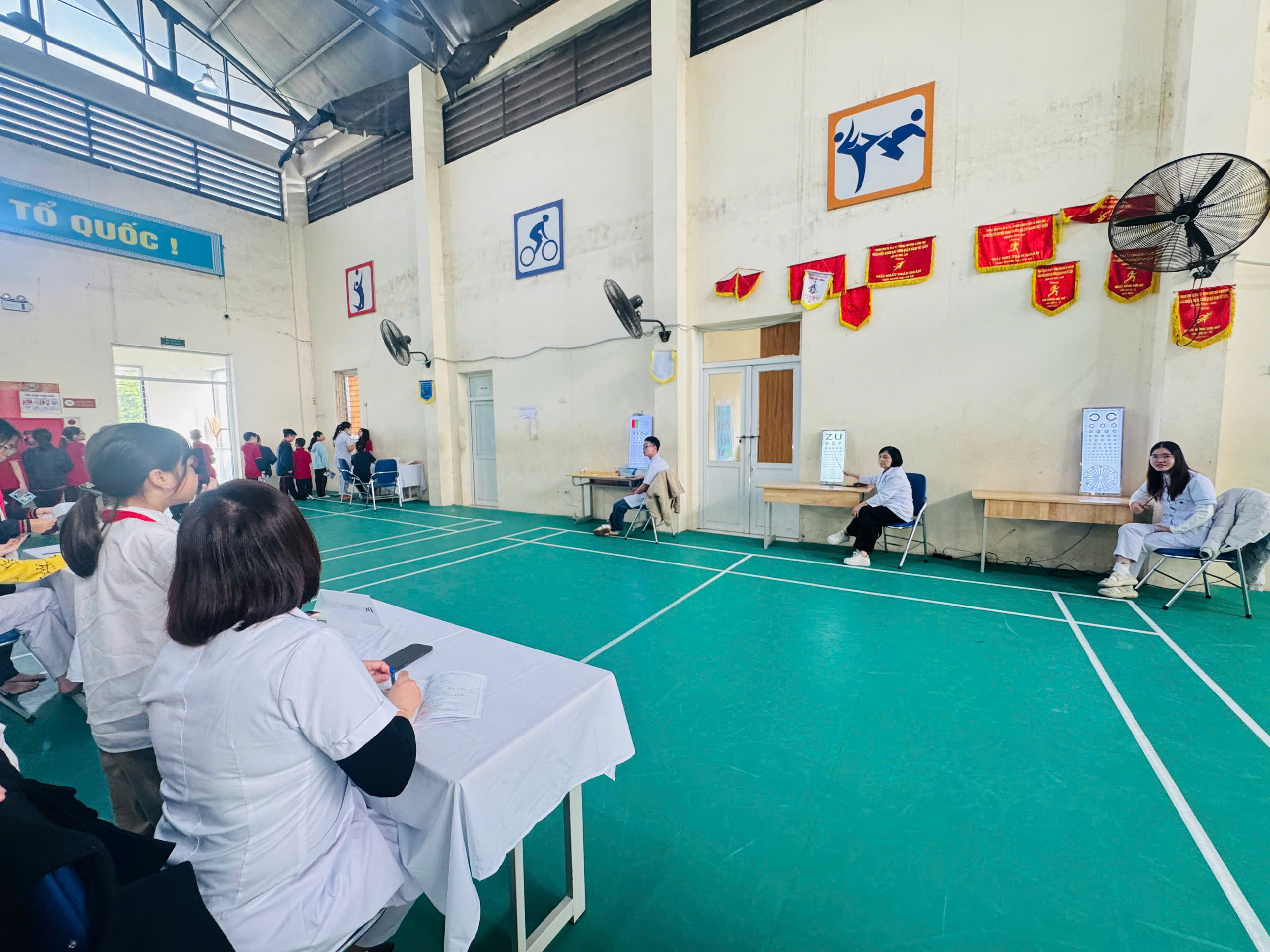 D:\Ảnh\2025-2026\Khám sức khỏe cho HS\gen-h-z7206344899008_5b8fbb19979a8a1979c7bb0bf8452ee1.jpg