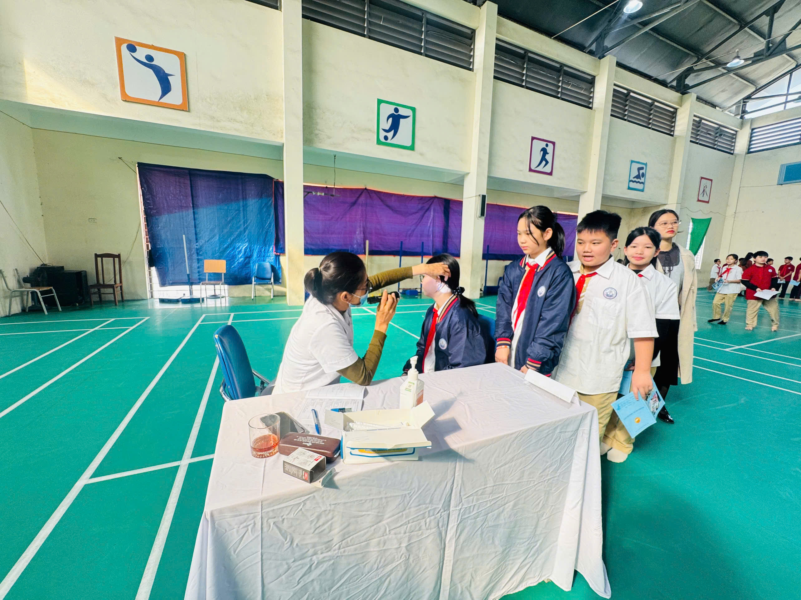 D:\Ảnh\2025-2026\Khám sức khỏe cho HS\gen-h-z7206344937303_0e9d2d84746ccd6390a7f6fd4e6fbda7.jpg