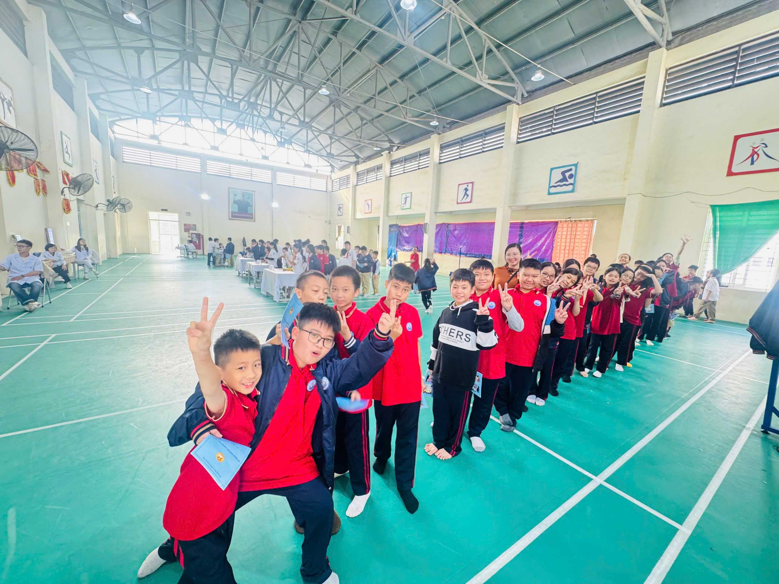 D:\Ảnh\2025-2026\Khám sức khỏe cho HS\gen-h-z7206344931738_6b782c7713ee56d716e1a78757566c18.jpg