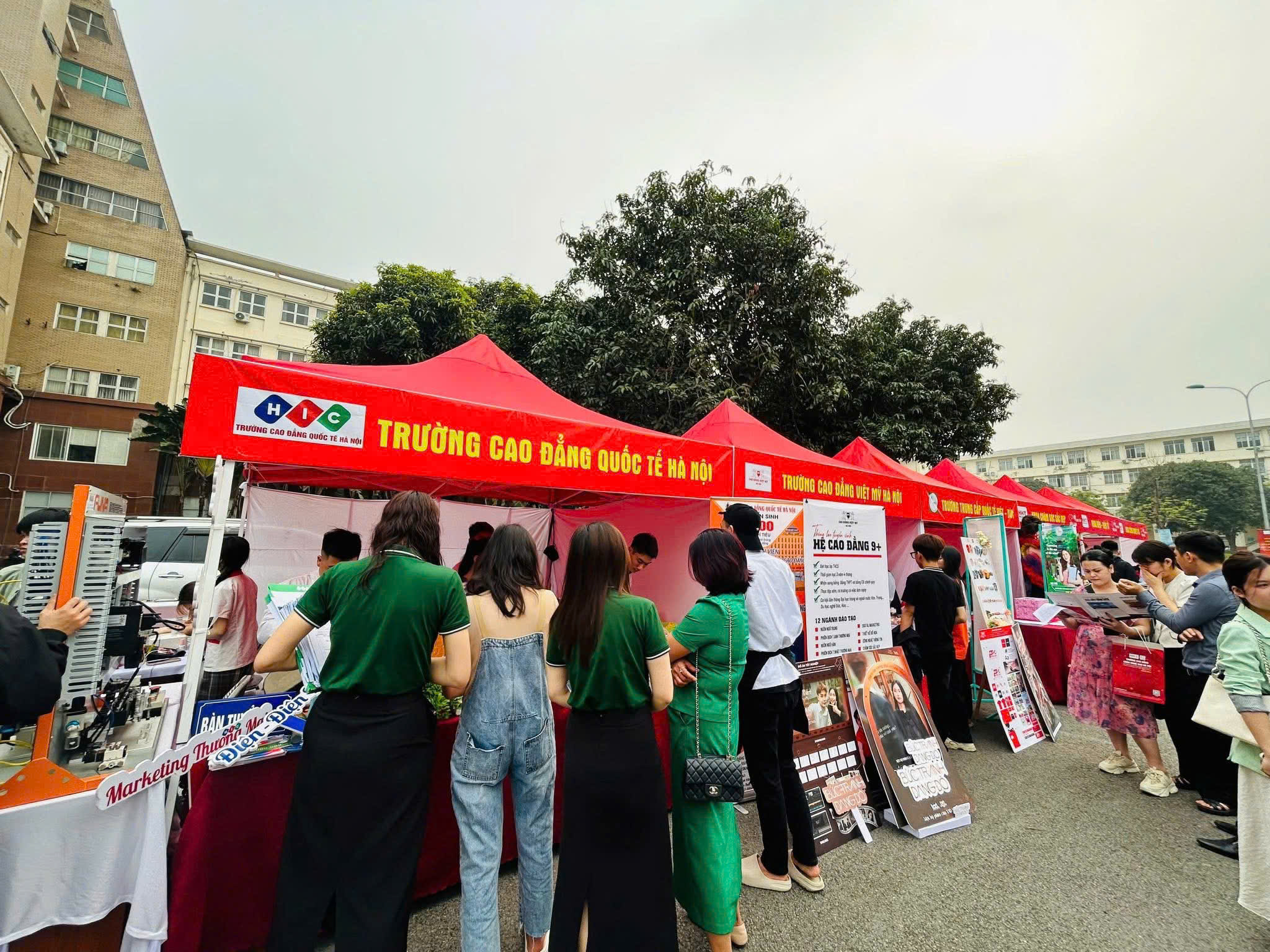D:\Ảnh\2024-2025\29. Hướng nghiệp\z6580076632627_3cf08c0de8e8fe7ee5334e82558c4b66.jpg