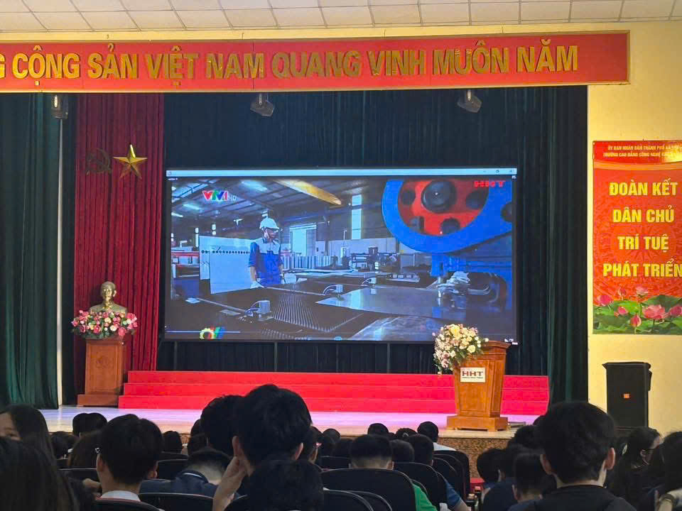D:\Ảnh\2024-2025\29. Hướng nghiệp\z6580076621032_21227c40d061761647abdd2bb6f1e7e1.jpg