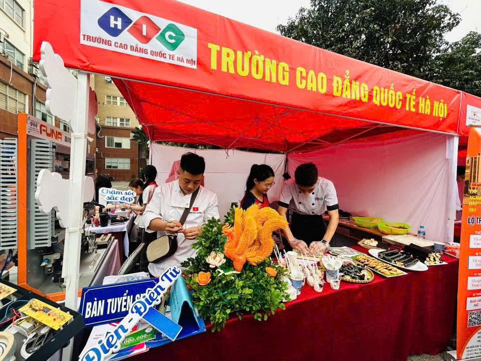 D:\Ảnh\2024-2025\29. Hướng nghiệp\z6580076616587_629535cb8e574dda73decaffca331ddc.jpg
