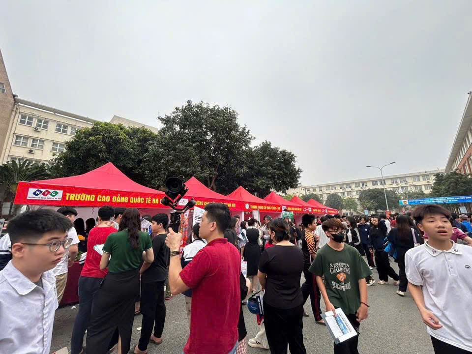 D:\Ảnh\2024-2025\29. Hướng nghiệp\z6580076648351_ec4ac558b21d7d9515e9134f7ec000ff.jpg
