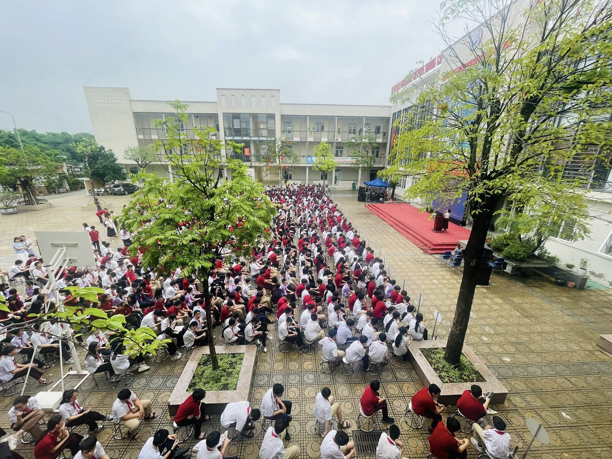 D:\Ảnh\2024-2025\37. Lễ trao chứng chỉ Cambridge\2.jfif