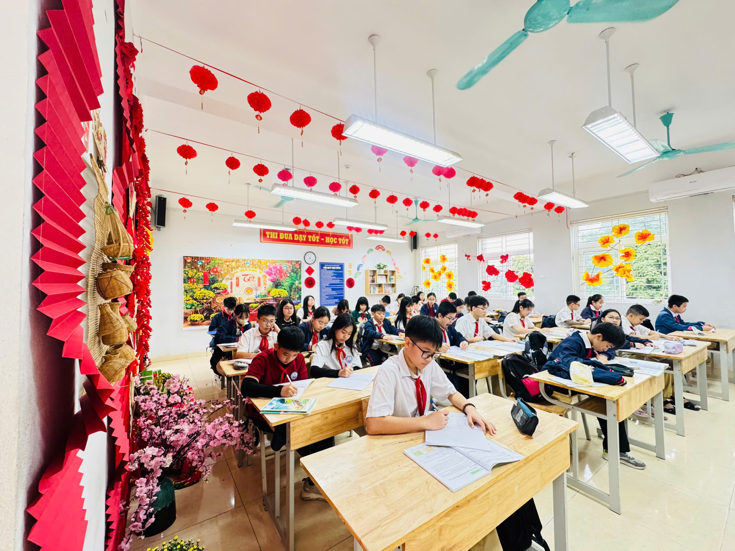 D:\Ảnh\2025-2026\HK2\1. Trang trí lớp chủ đề Tết\z7483572499011_3451c50194b6584feefbc0f323804f94.jpg