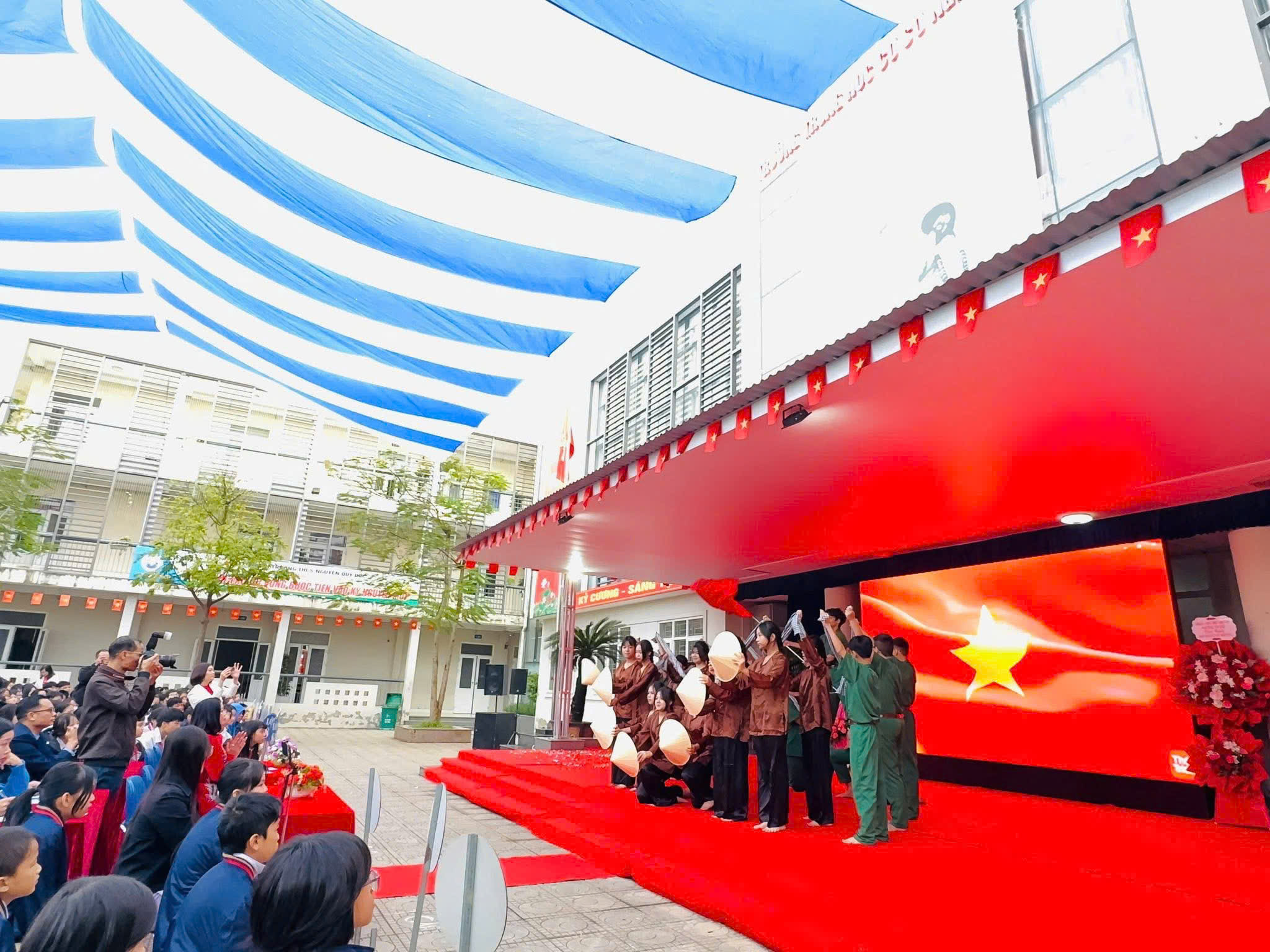 D:\Ảnh\2025-2026\HK2\2.2. Chào mừng 20-11\z7484204997640_1a192106f24ce5199524d8efefb0345f.jpg