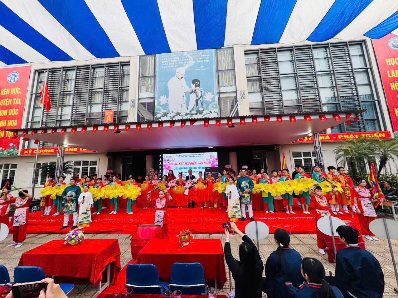 D:\Ảnh\2025-2026\HK2\2.2. Chào mừng 20-11\z7484204993793_1e740db2711b159f80909bd9cf7759fa.jpg