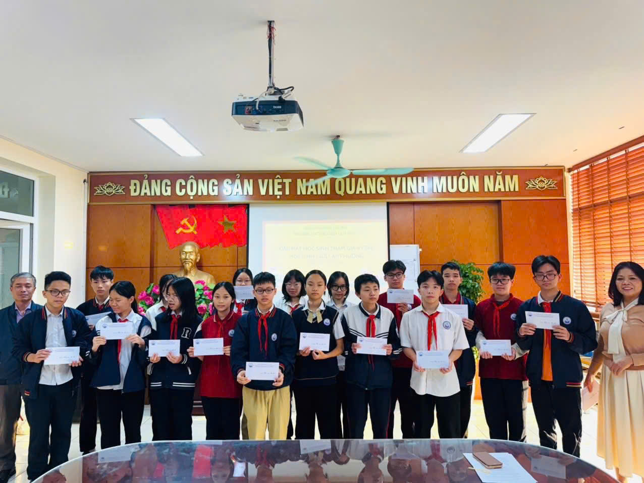 D:\Ảnh\2025-2026\HK2\3. Động viên HS thi HSG Phường\z7484221476395_08e7b3ae316d63a7742e6f390aad0f06.jpg