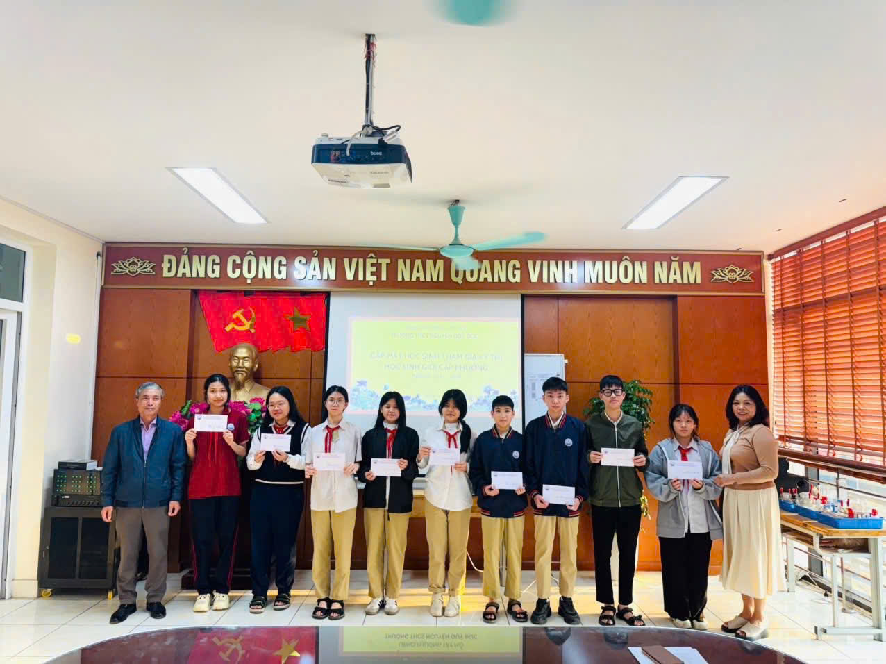 D:\Ảnh\2025-2026\HK2\3. Động viên HS thi HSG Phường\z7484221465123_aee71f8af2efe03731be4c98585dfa6e.jpg