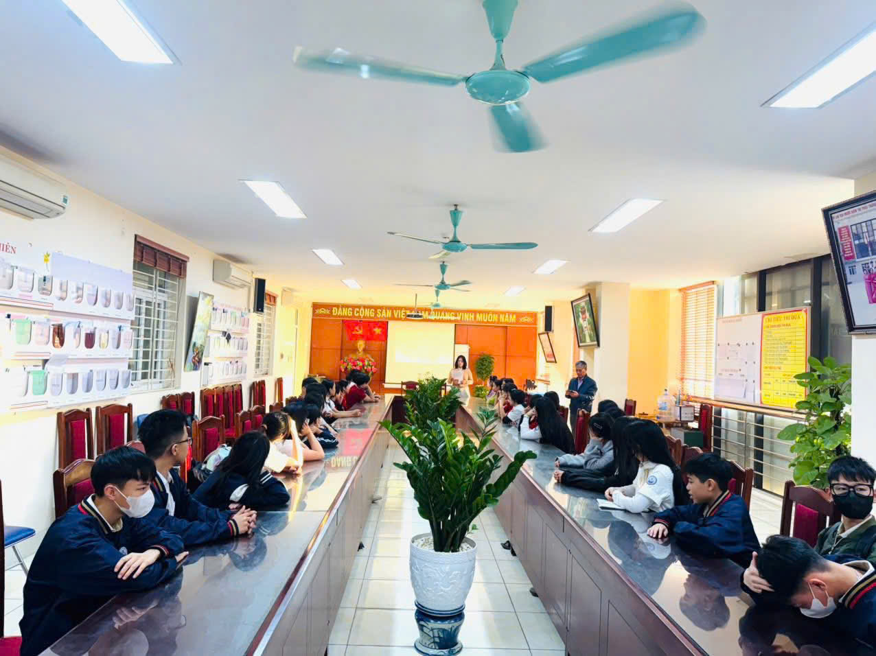 D:\Ảnh\2025-2026\HK2\3. Động viên HS thi HSG Phường\z7484221447933_eaf7f30f891a02146f51e2d8f391f03f.jpg