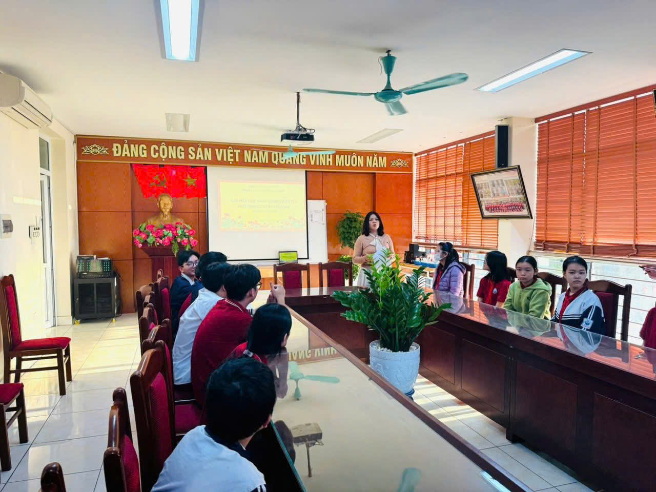 D:\Ảnh\2025-2026\HK2\3. Động viên HS thi HSG Phường\z7484221416368_193e5d8c13c58af8150b788fc28584fa.jpg