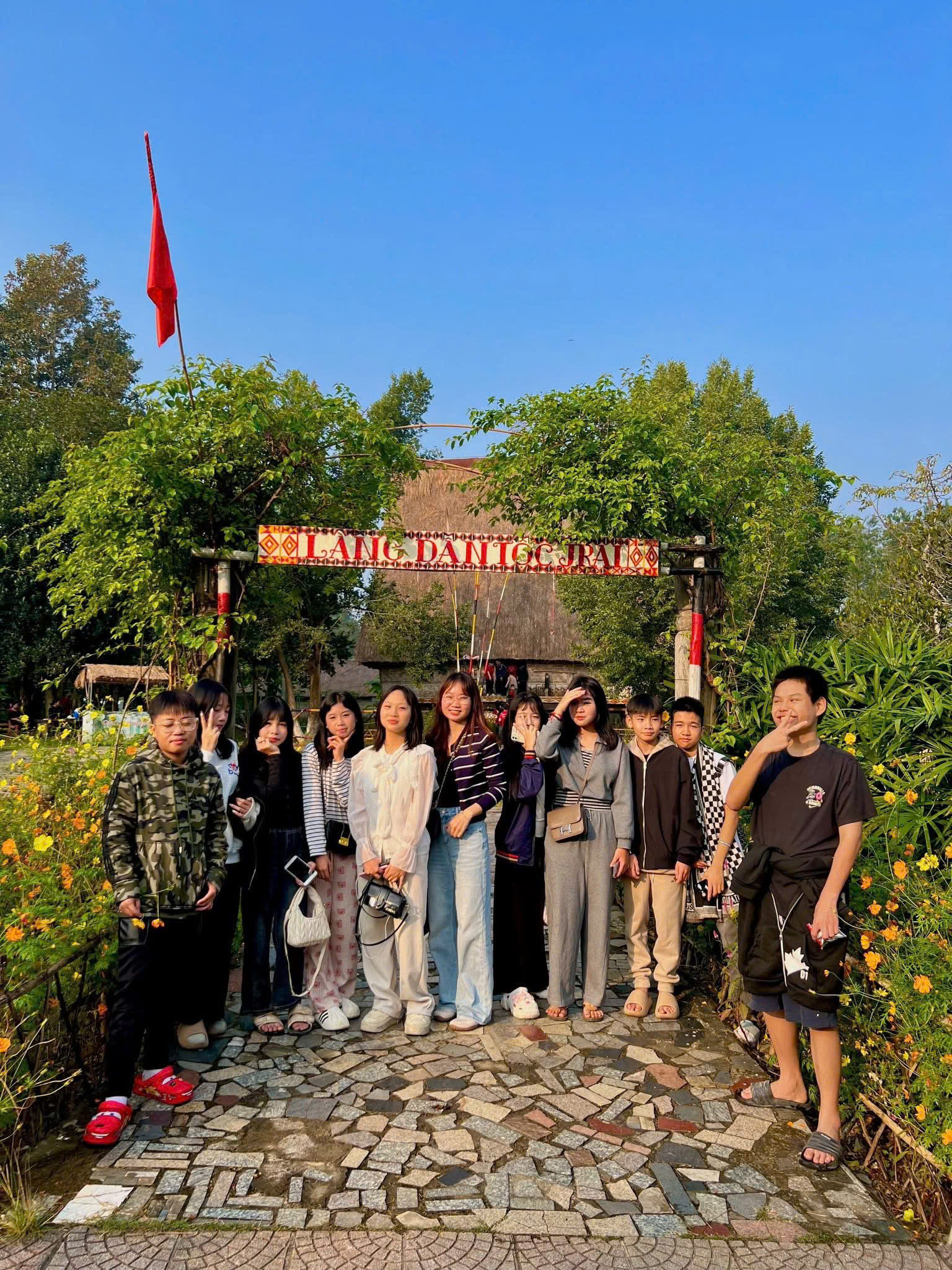D:\Ảnh\2025-2026\HK2\5. HS trải nghiệm\z7484245640617_21cafed5d8cabc943bc9175c75f43012.jpg