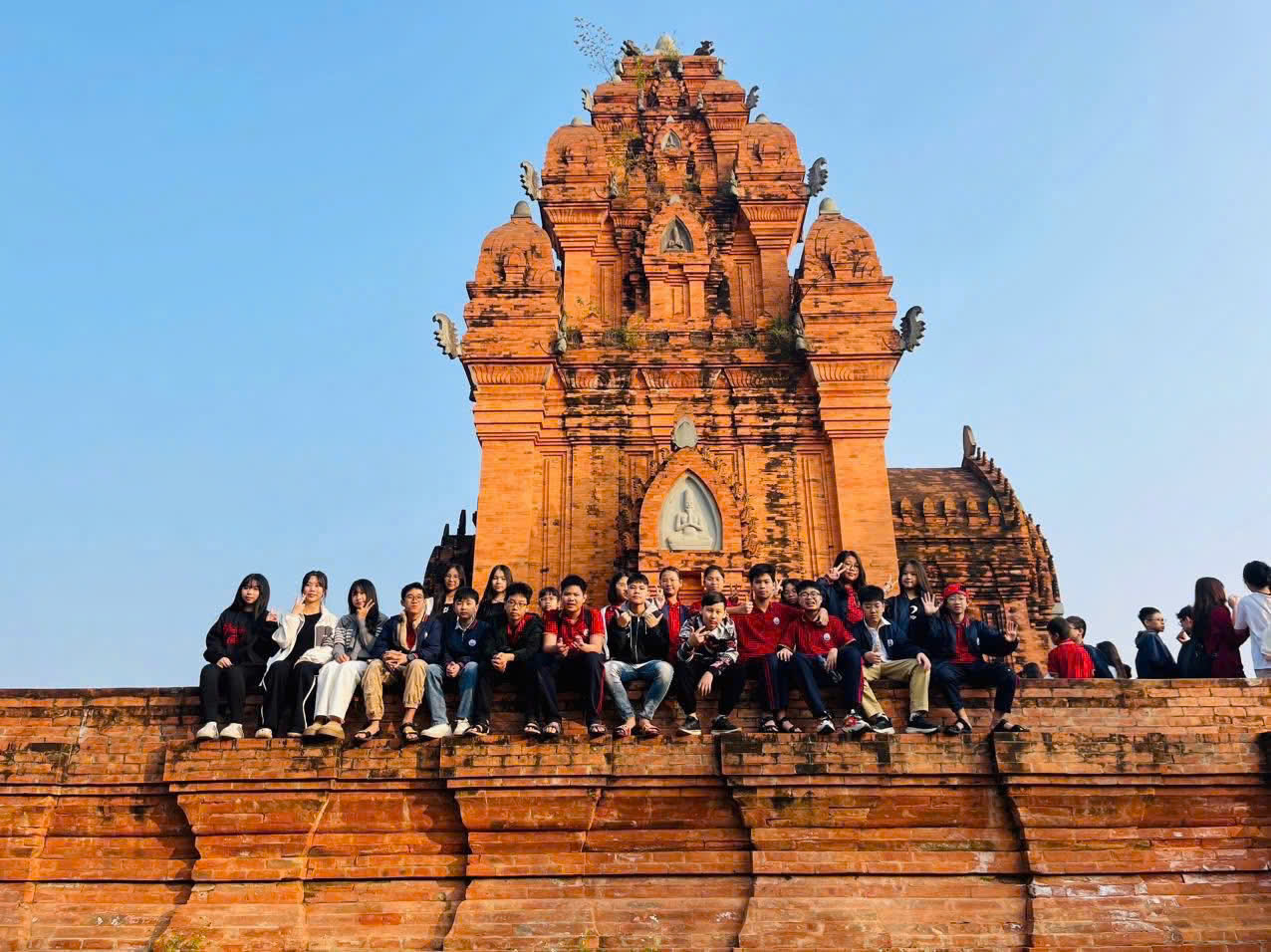 D:\Ảnh\2025-2026\HK2\5. HS trải nghiệm\z7484245612212_ef8d802674dd64c5f38f7ad96375abb5.jpg