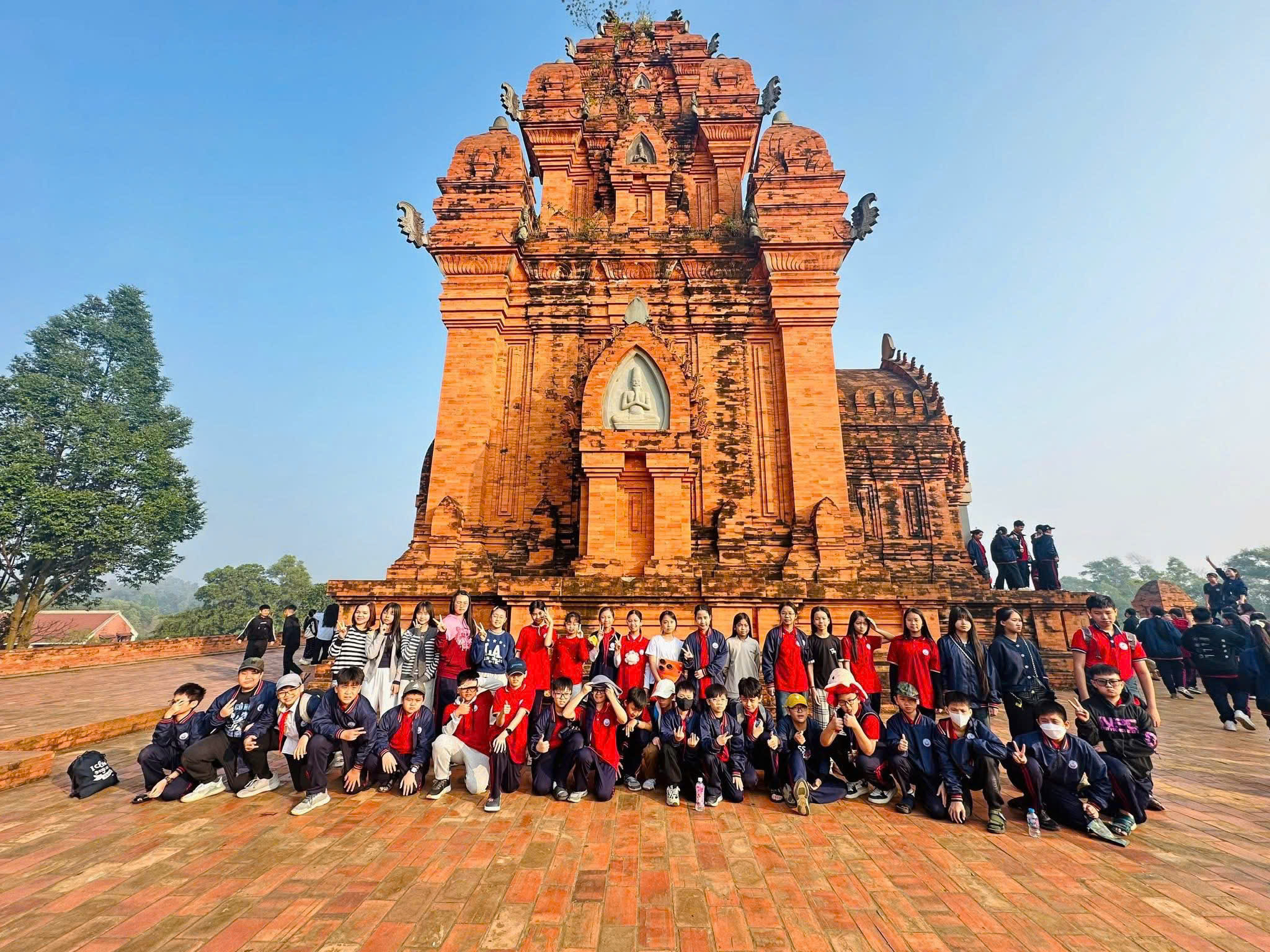 D:\Ảnh\2025-2026\HK2\5. HS trải nghiệm\z7484245597380_c1b4c54d71a007166cb27b30e4ede566.jpg