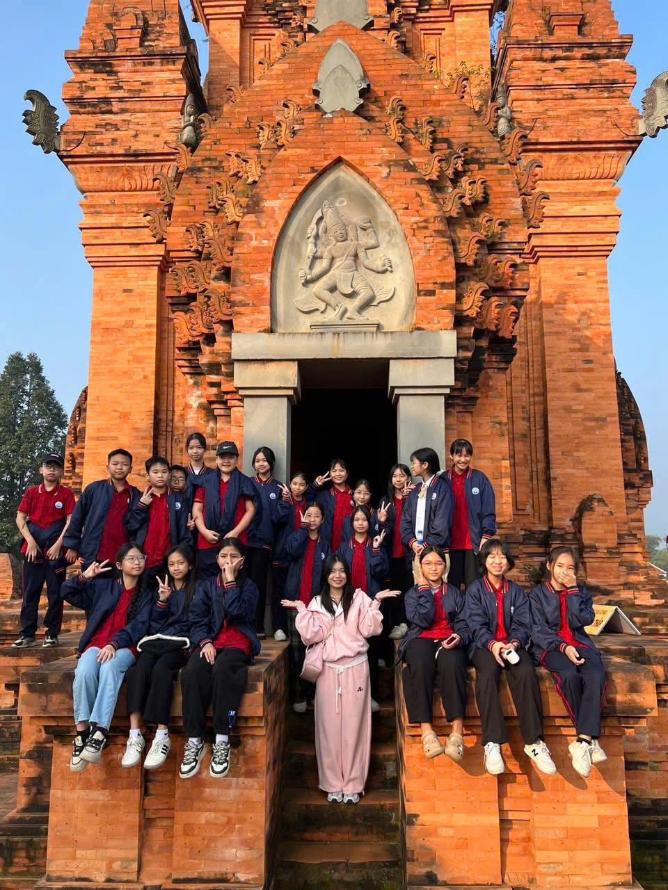 D:\Ảnh\2025-2026\HK2\5. HS trải nghiệm\z7484245579307_65bf583463d0f80057586ad864393b64.jpg