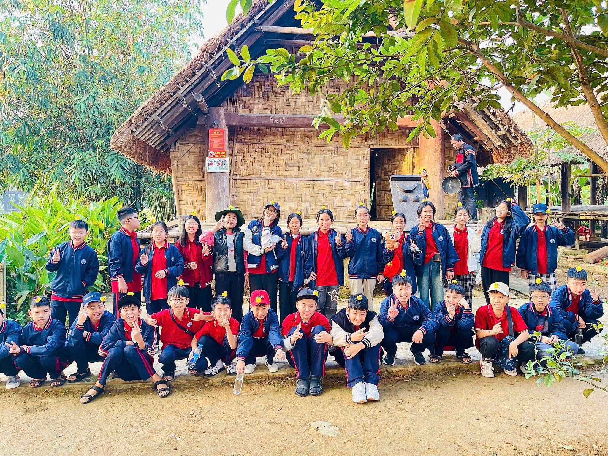 D:\Ảnh\2025-2026\HK2\5. HS trải nghiệm\z7484245675472_0ad005497e45de00fd4ec5e6ded62797.jpg